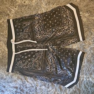 Black Paisley Print Mesh shorts size Large mens